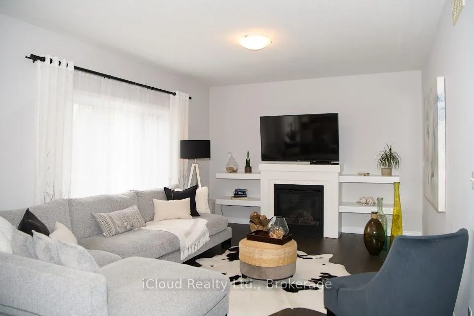 Photo 2 of 264 Blair Creek Drive, Kitchener — HOMEH