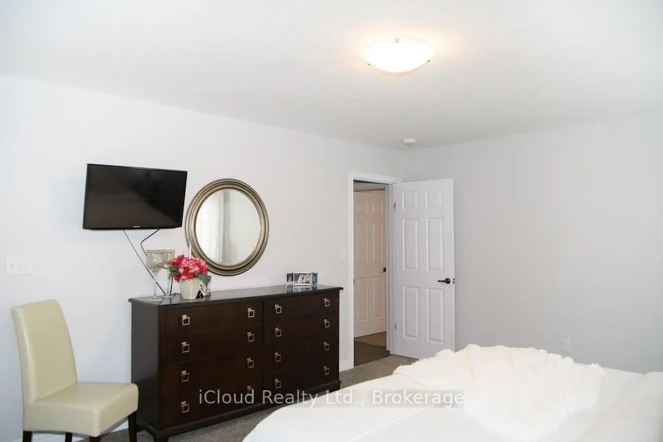 Photo 17 of 264 Blair Creek Drive, Kitchener — HOMEH