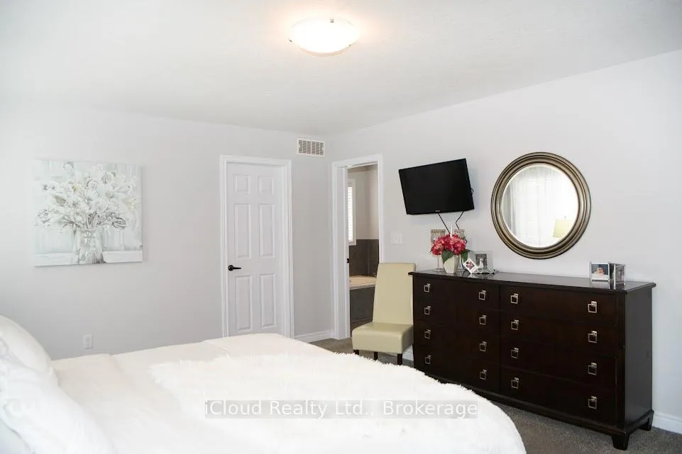 Photo 18 of 264 Blair Creek Drive, Kitchener — HOMEH