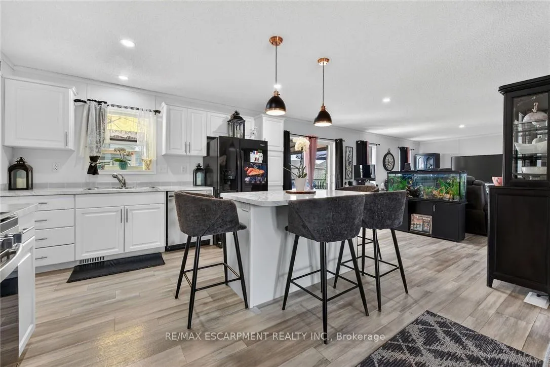Photo 5 of 29 Hickory Hollow, Kitchener, Forest Heights — HOMEH