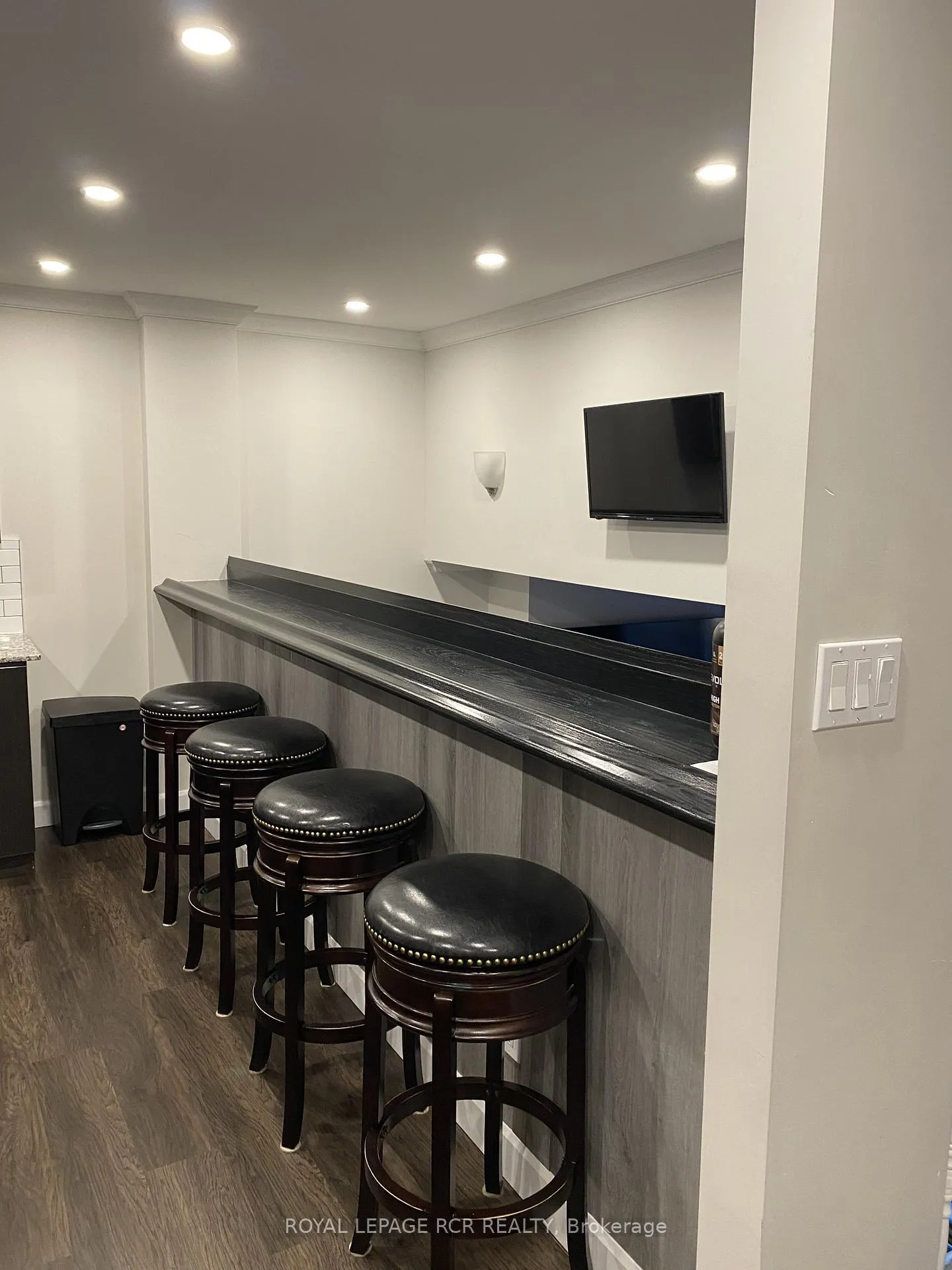 Photo 2 of Unit 12, 121 Milestone Crescent, Aurora, Aurora Village — HOMEH