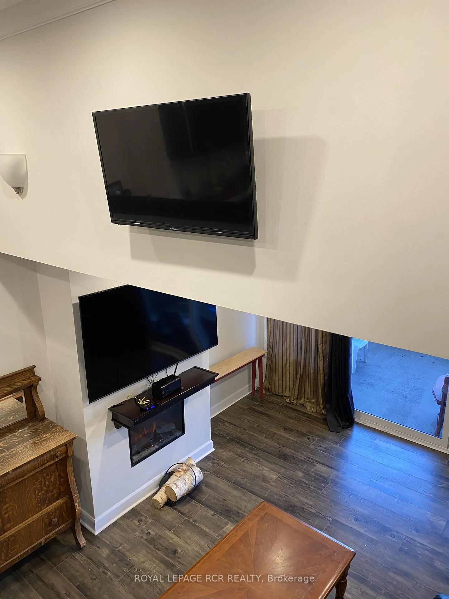 Photo 5 of Unit 12, 121 Milestone Crescent, Aurora, Aurora Village — HOMEH