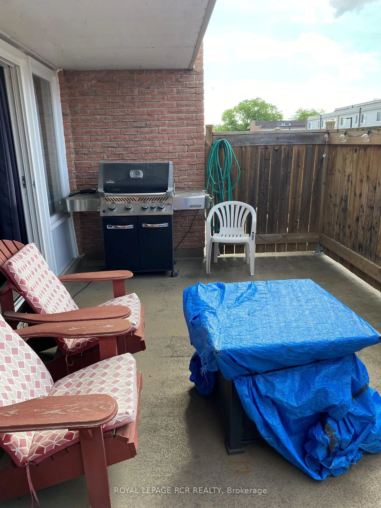 Photo 6 of Unit 12, 121 Milestone Crescent, Aurora, Aurora Village — HOMEH