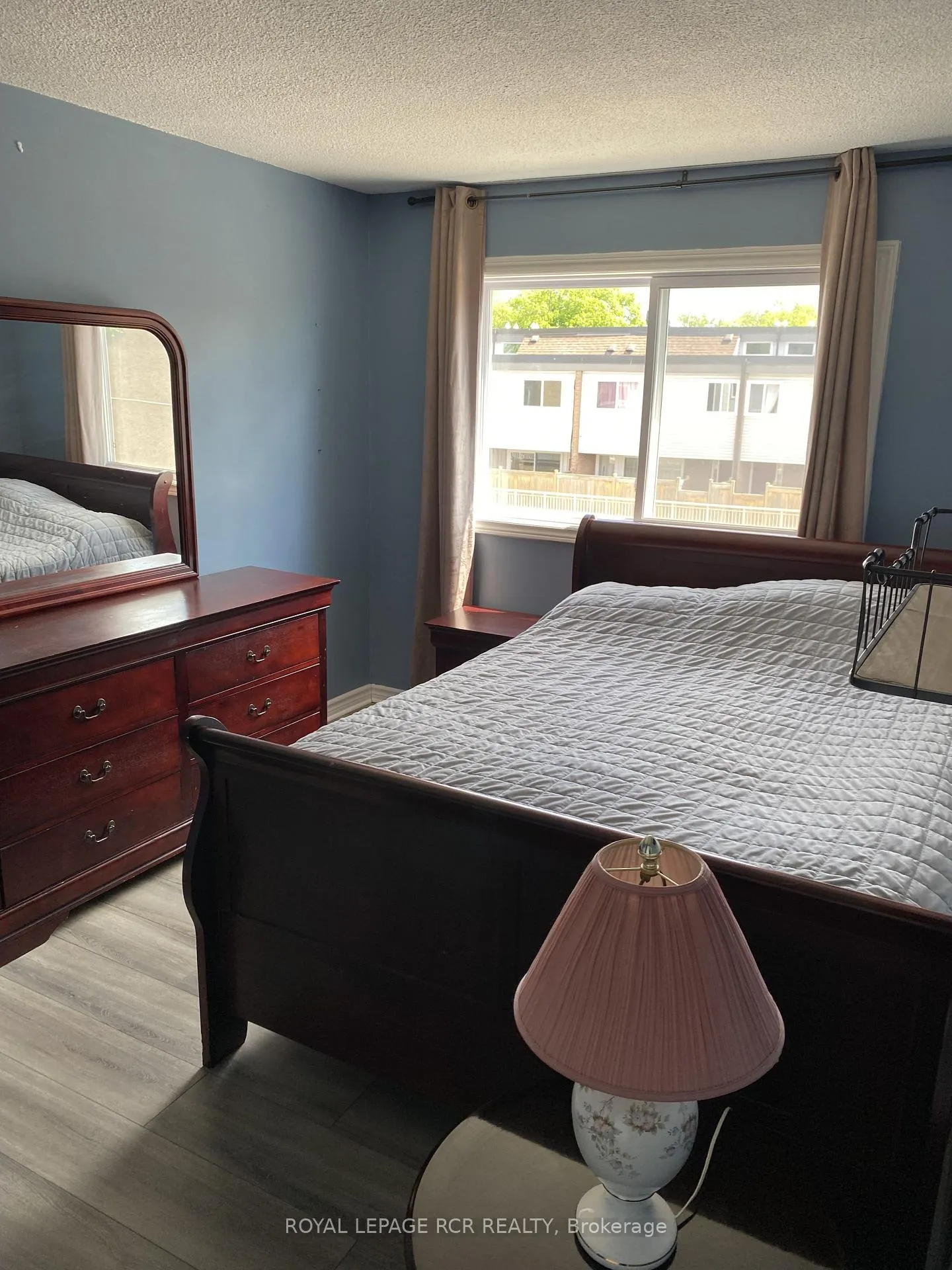 Photo 7 of Unit 12, 121 Milestone Crescent, Aurora, Aurora Village — HOMEH