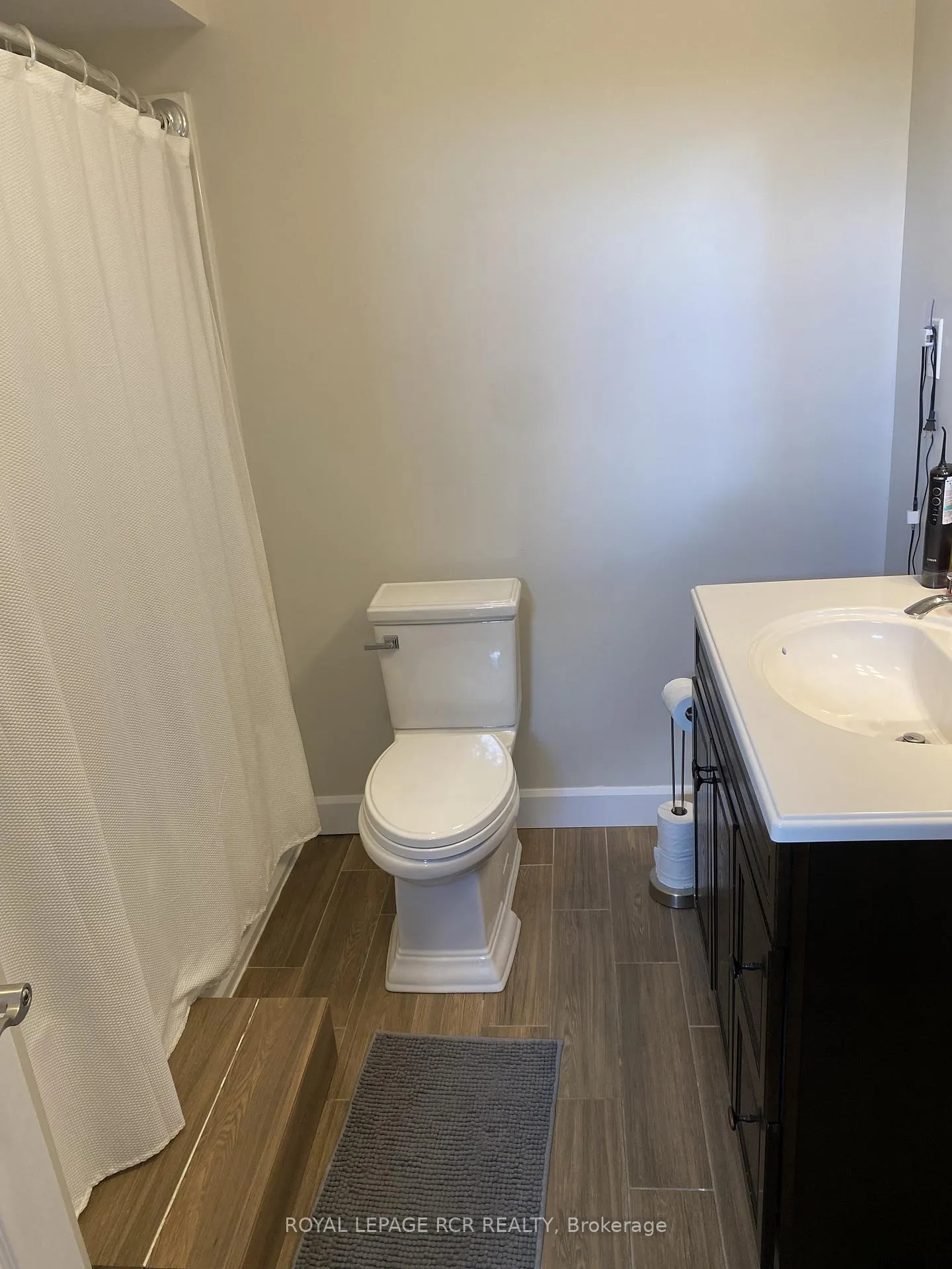 Photo 10 of Unit 12, 121 Milestone Crescent, Aurora, Aurora Village — HOMEH
