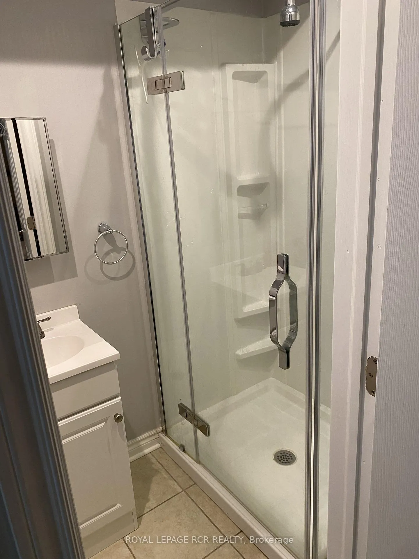 Photo 11 of Unit 12, 121 Milestone Crescent, Aurora, Aurora Village — HOMEH