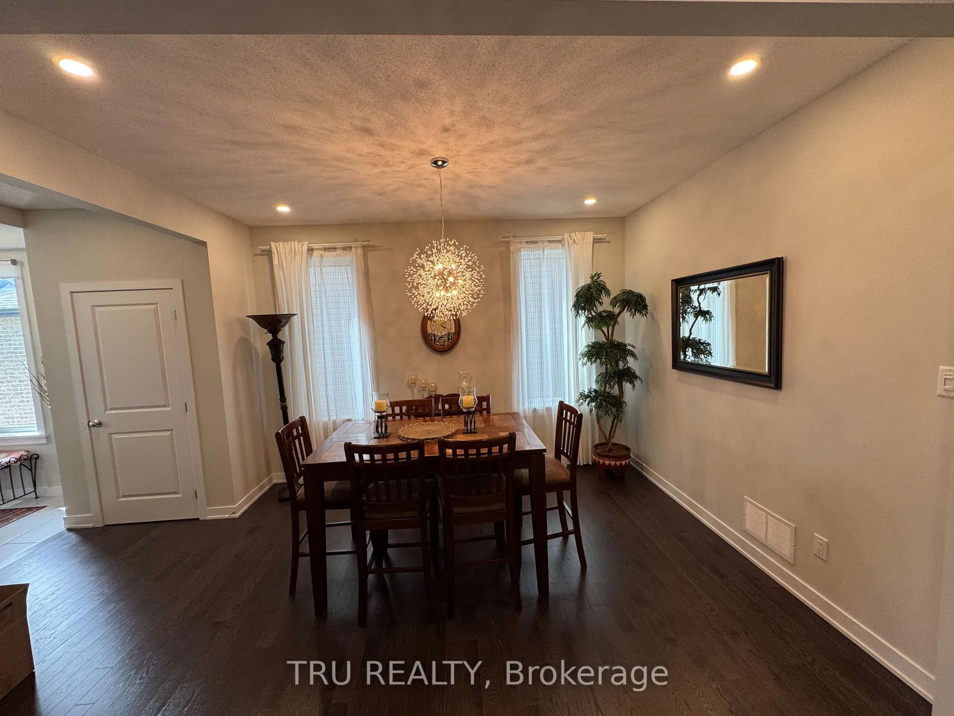 Photo 3 of 802 Sendero Way, Ottawa, Remainder of Stittsville & Area — HOMEH