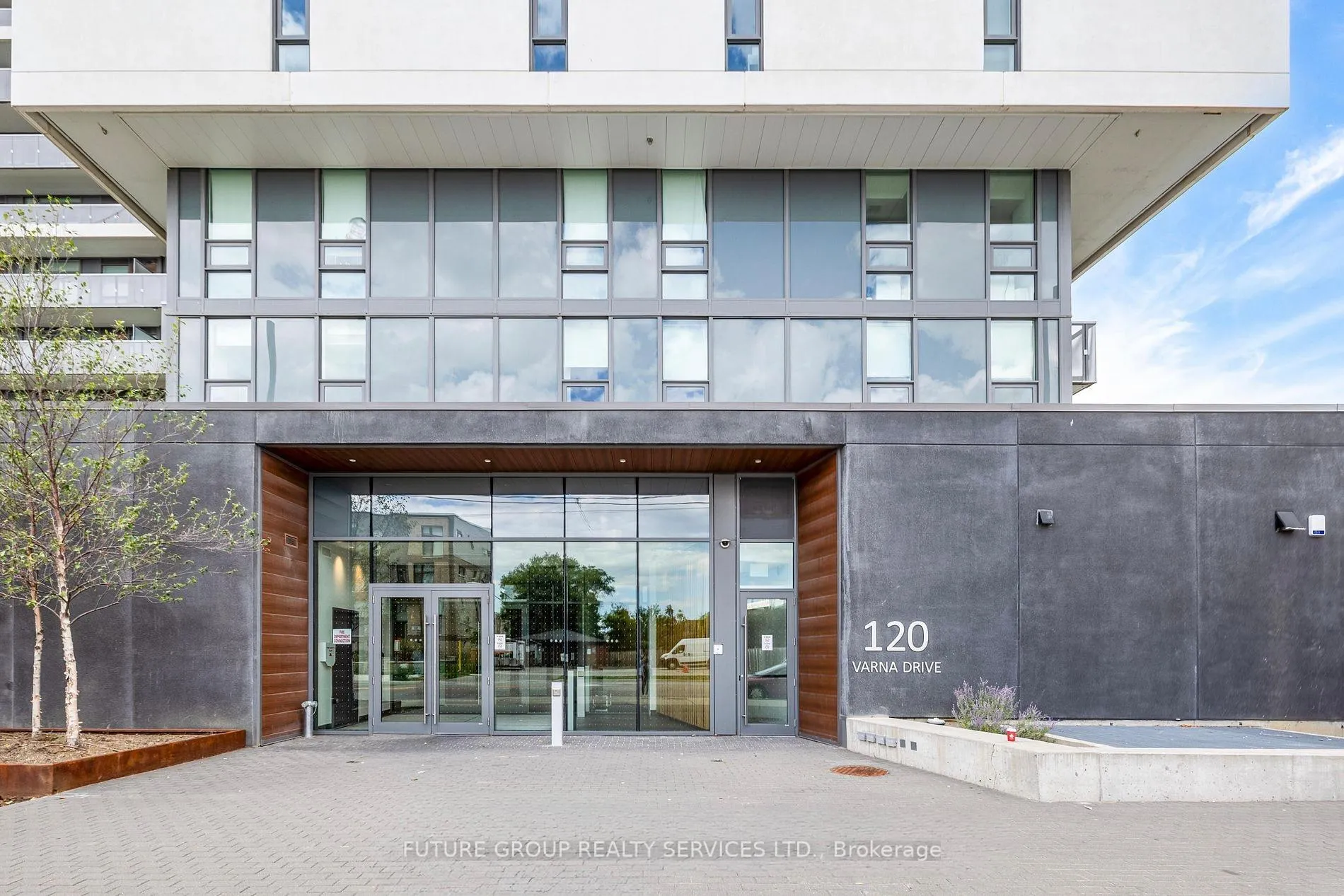 Photo 2 of Unit 1303, 120 Varna Drive W, Toronto, Englemount-Lawrence — HOMEH