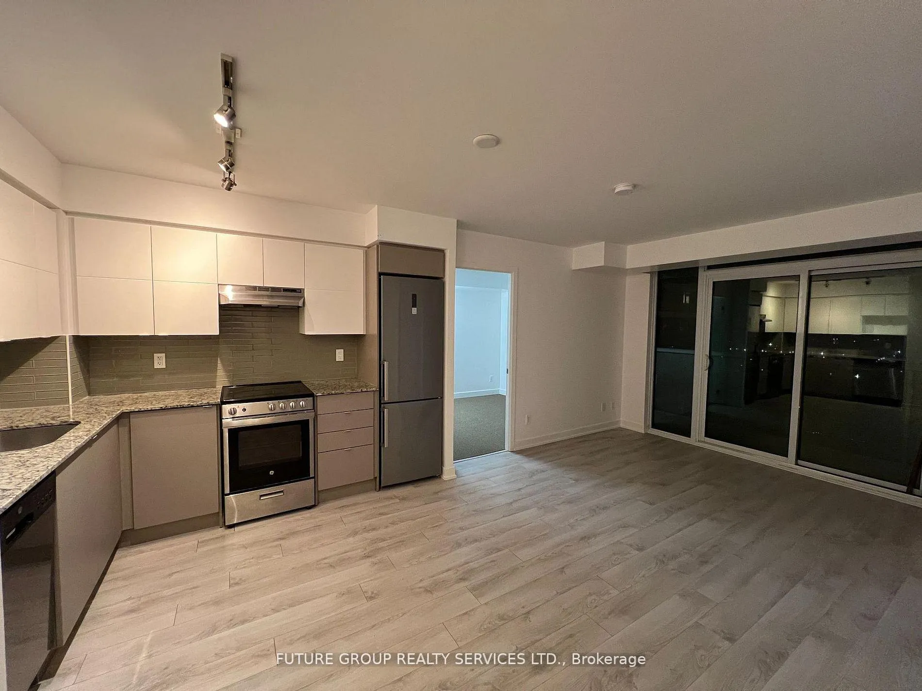 Photo 5 of Unit 1303, 120 Varna Drive W, Toronto, Englemount-Lawrence — HOMEH