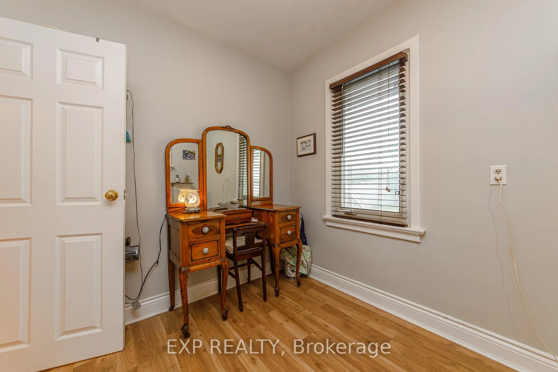 Photo 11 of 1357 Thames Street, Ottawa, Carlington — HOMEH