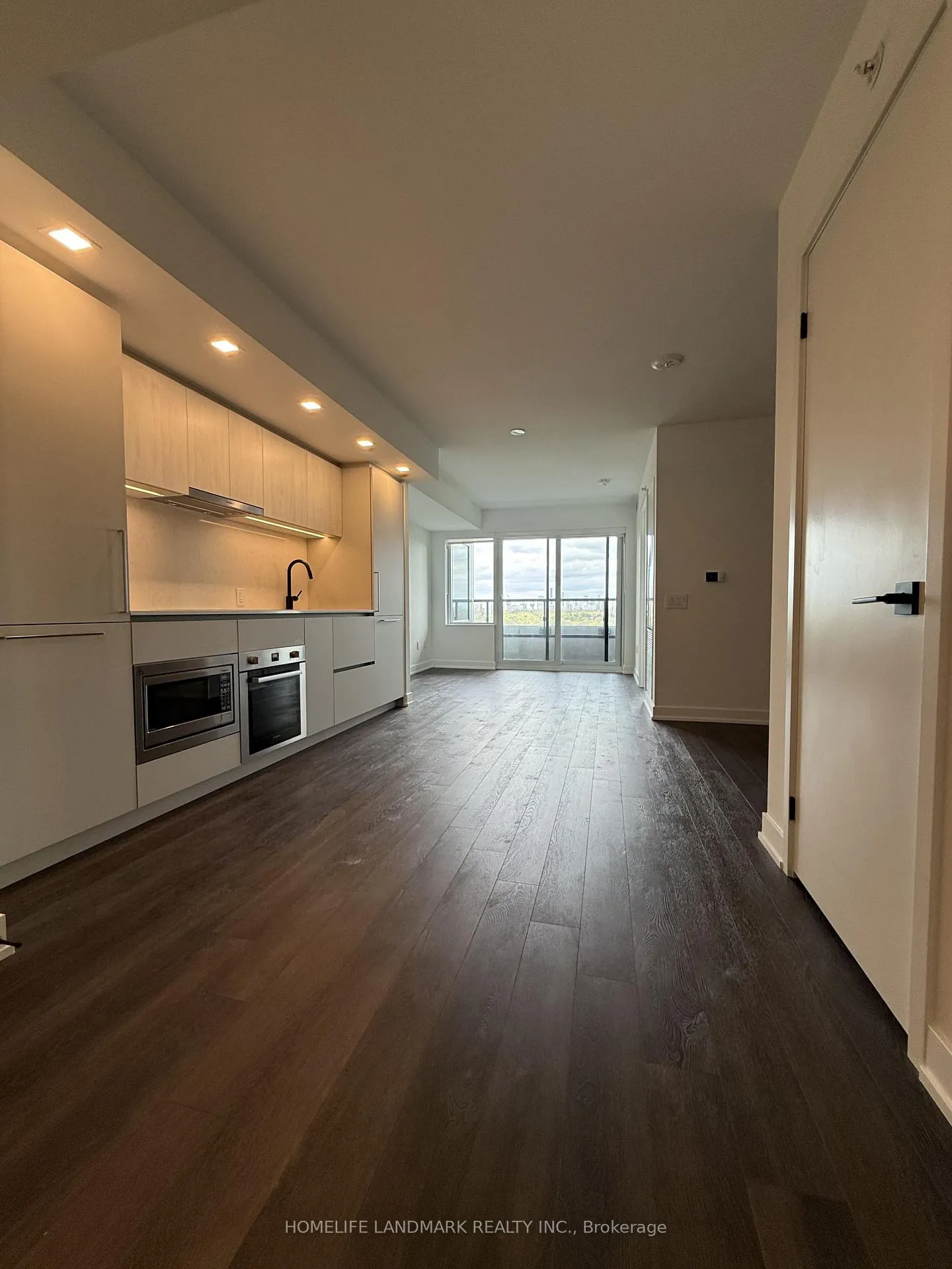 Photo 2 of Unit 2005, 609 Sherbourne Street, Toronto, North St. James Town — HOMEH