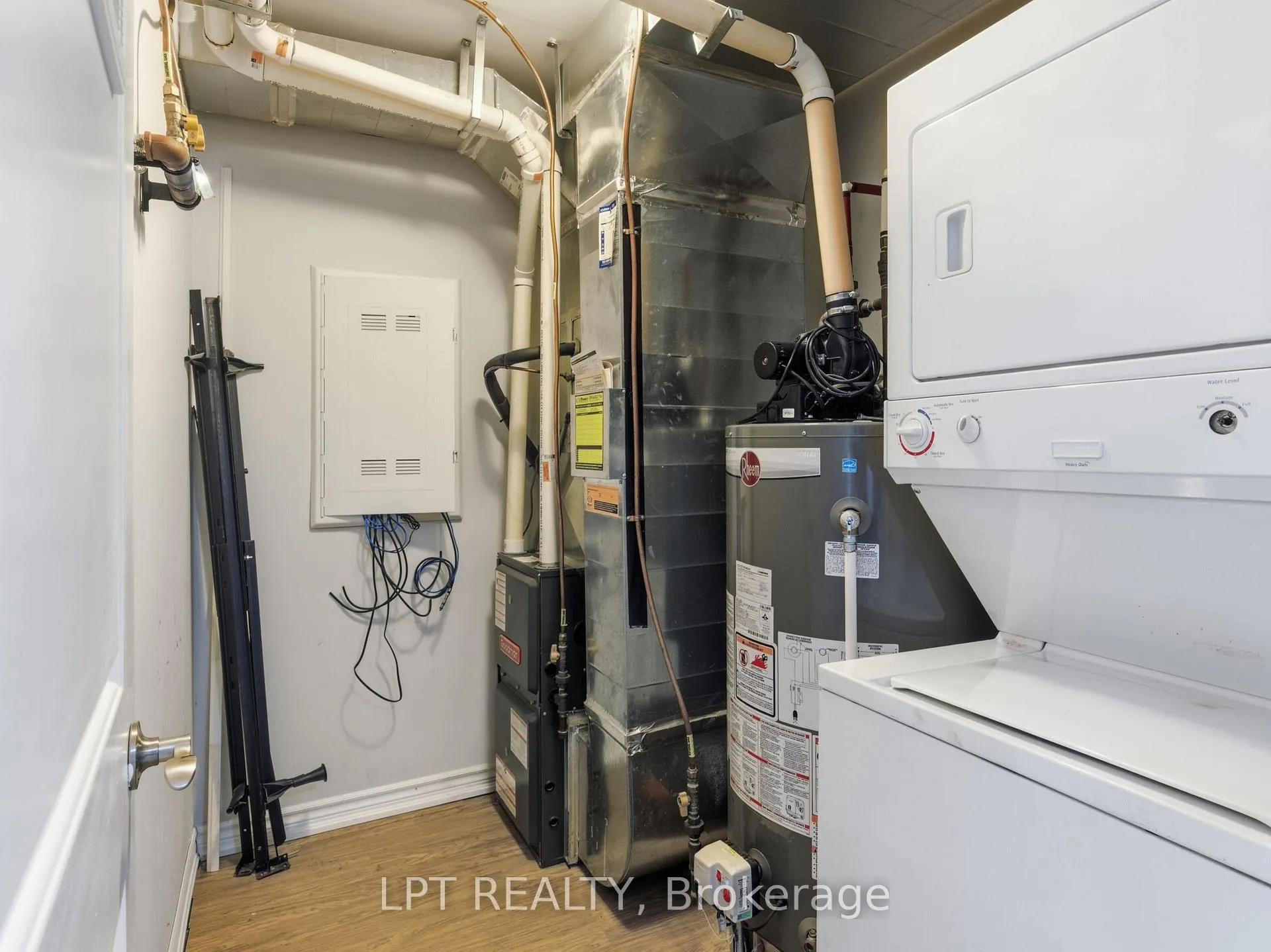 Photo 9 of Unit 4, 244 Penetanguishene Road, Barrie, Georgian Drive — HOMEH