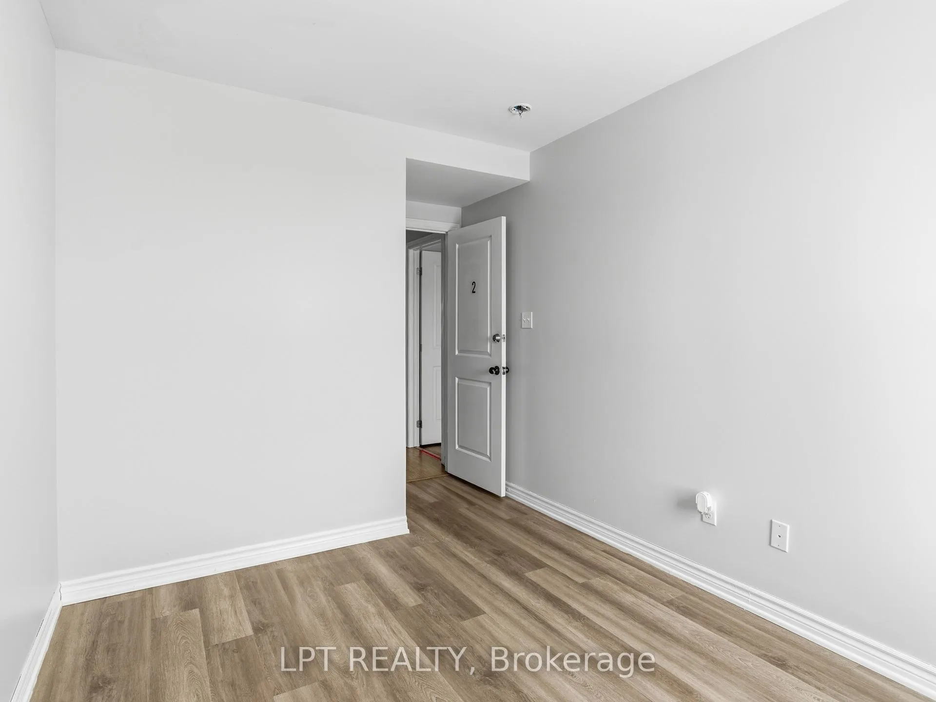 Photo 11 of Unit 4, 244 Penetanguishene Road, Barrie, Georgian Drive — HOMEH