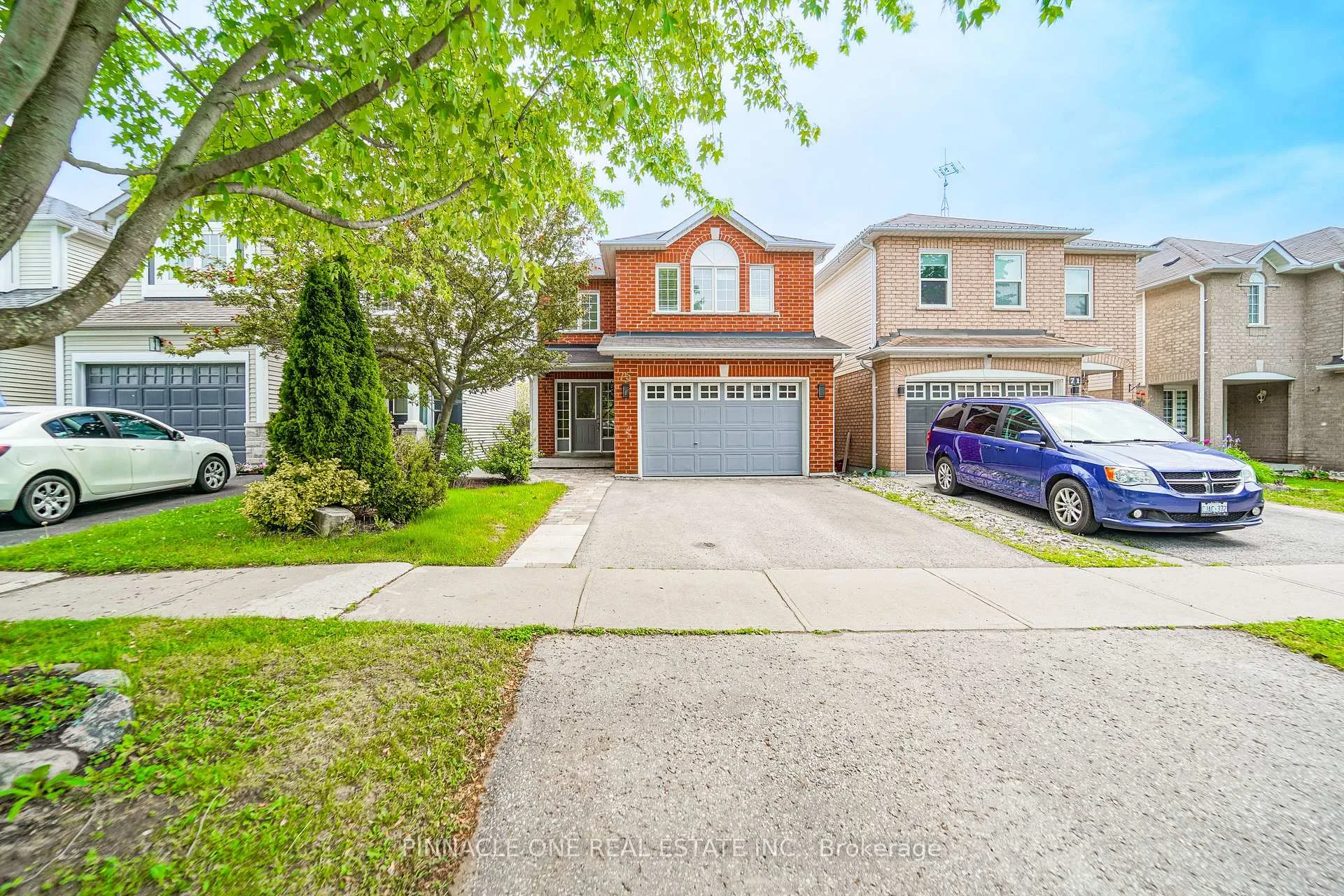 Photo 3 of 75 Dadson Drive, Clarington, Bowmanville — HOMEH