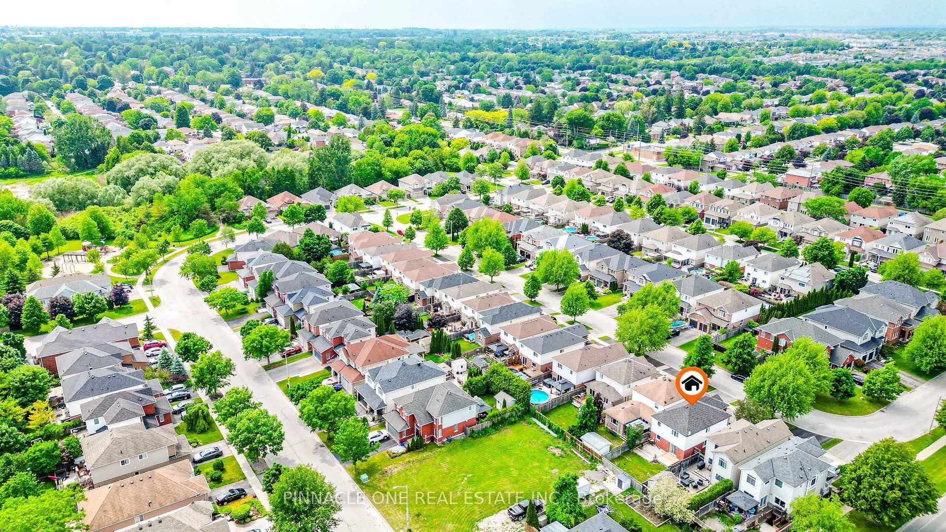 Photo 7 of 75 Dadson Drive, Clarington, Bowmanville — HOMEH