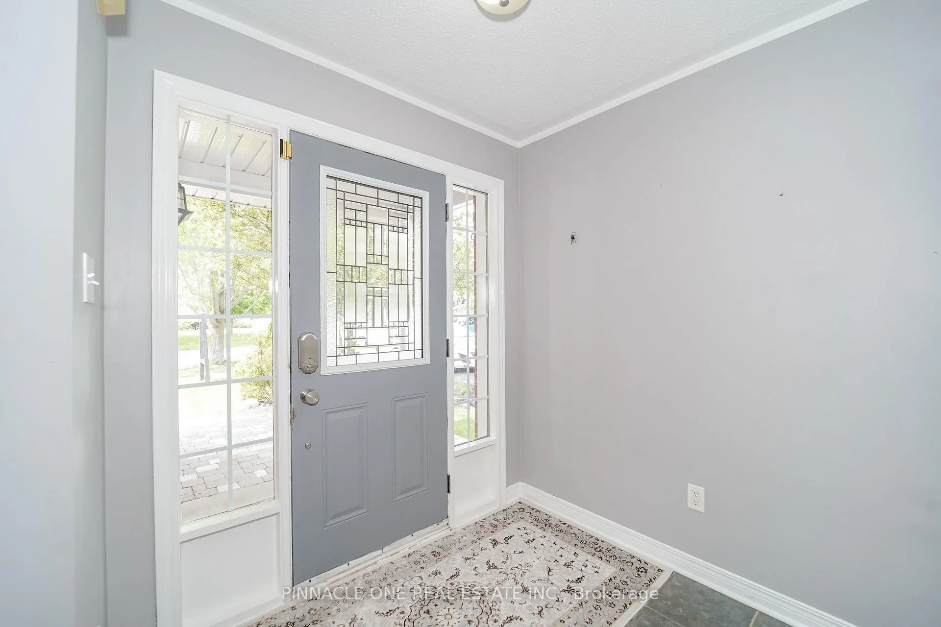 Photo 10 of 75 Dadson Drive, Clarington, Bowmanville — HOMEH