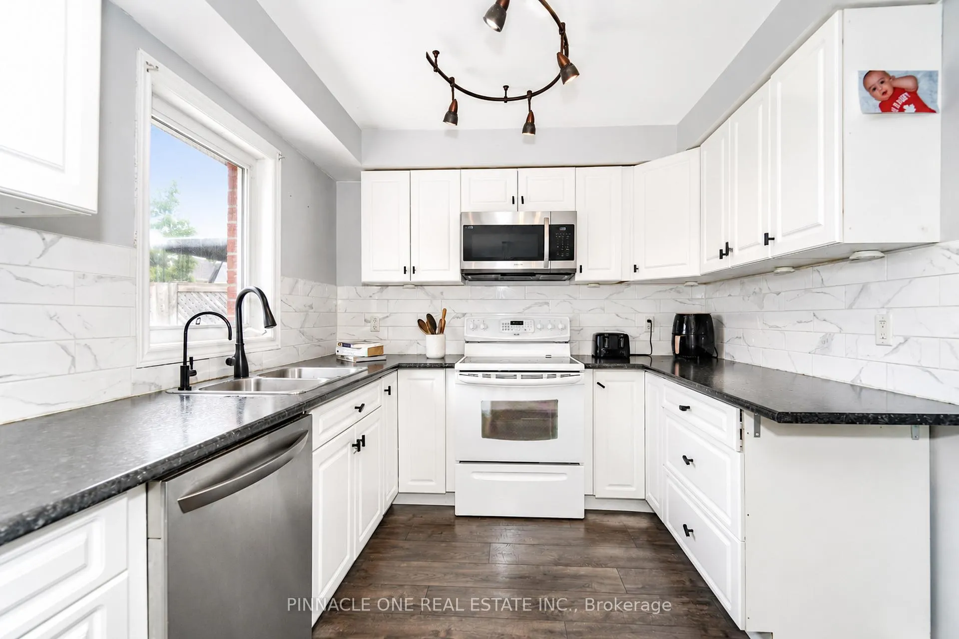Photo 17 of 75 Dadson Drive, Clarington, Bowmanville — HOMEH