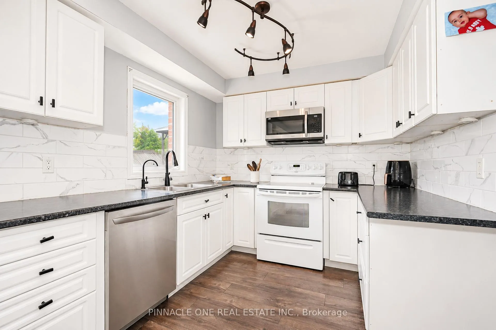 Photo 18 of 75 Dadson Drive, Clarington, Bowmanville — HOMEH