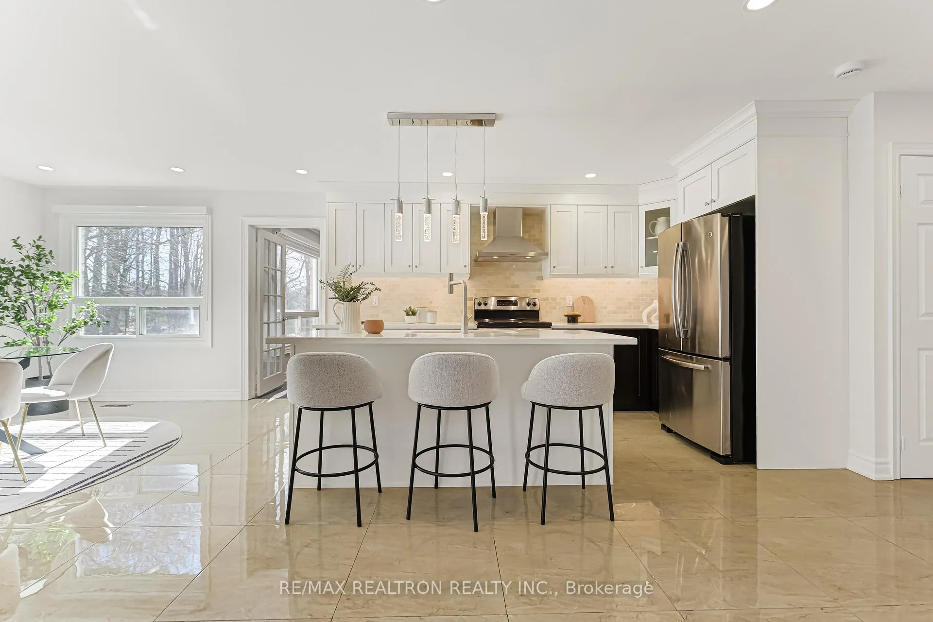 Photo 5 of 78 Soho Crescent, Markham, Markville — HOMEH