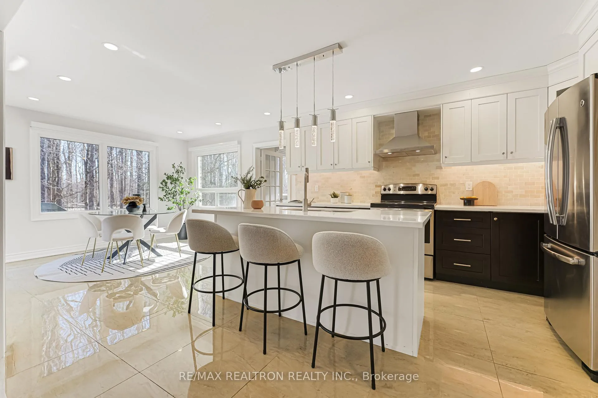 Photo 6 of 78 Soho Crescent, Markham, Markville — HOMEH