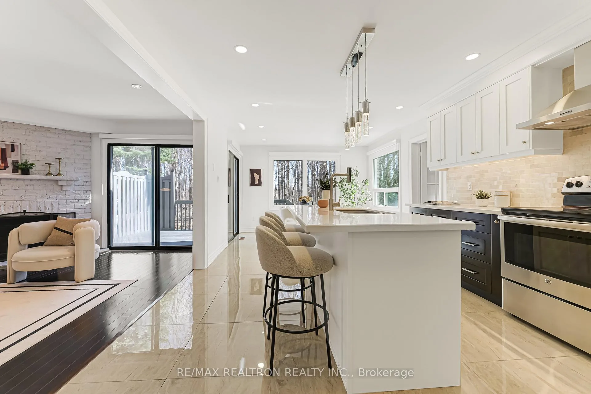 Photo 7 of 78 Soho Crescent, Markham, Markville — HOMEH