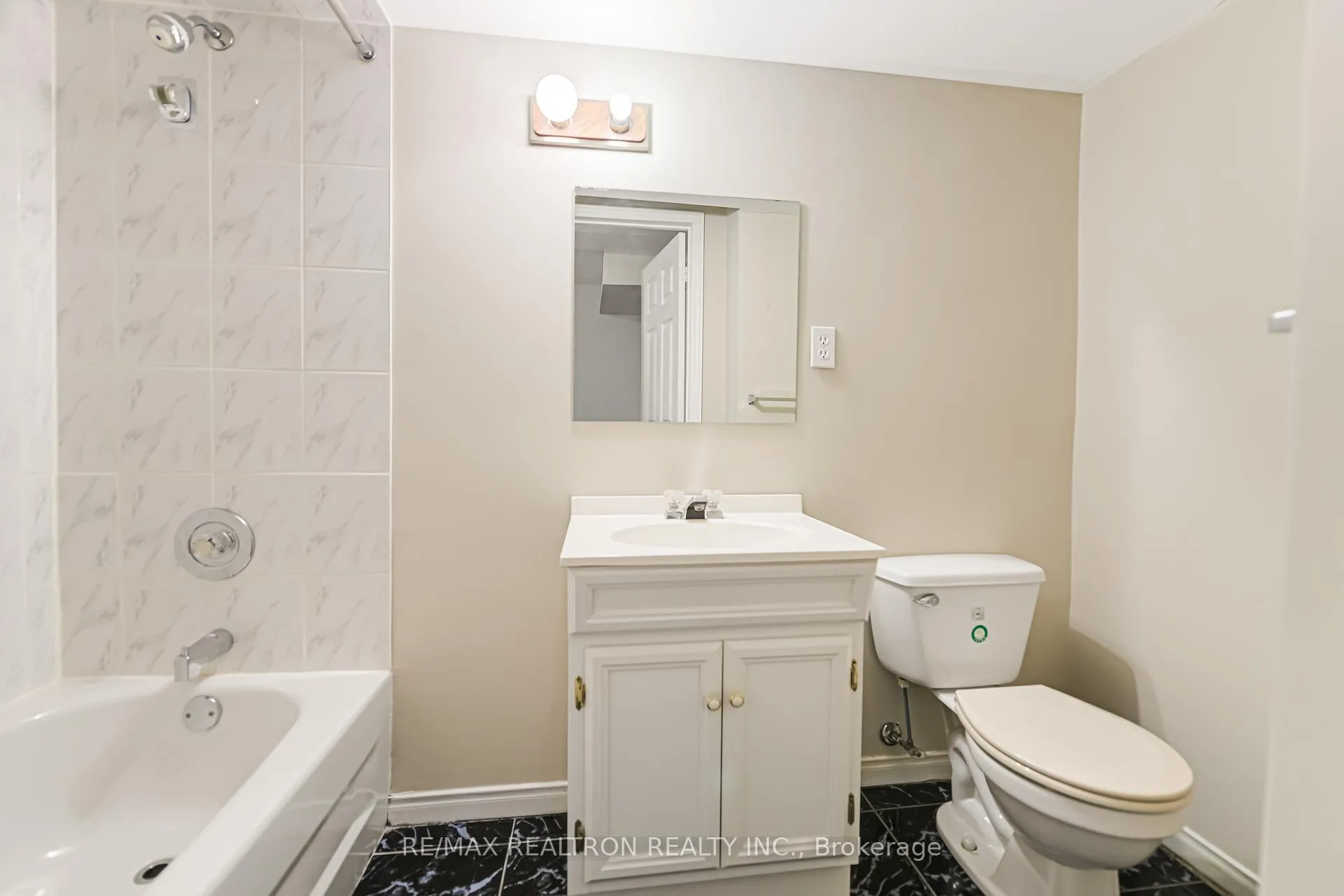 Photo 20 of 78 Soho Crescent, Markham, Markville — HOMEH
