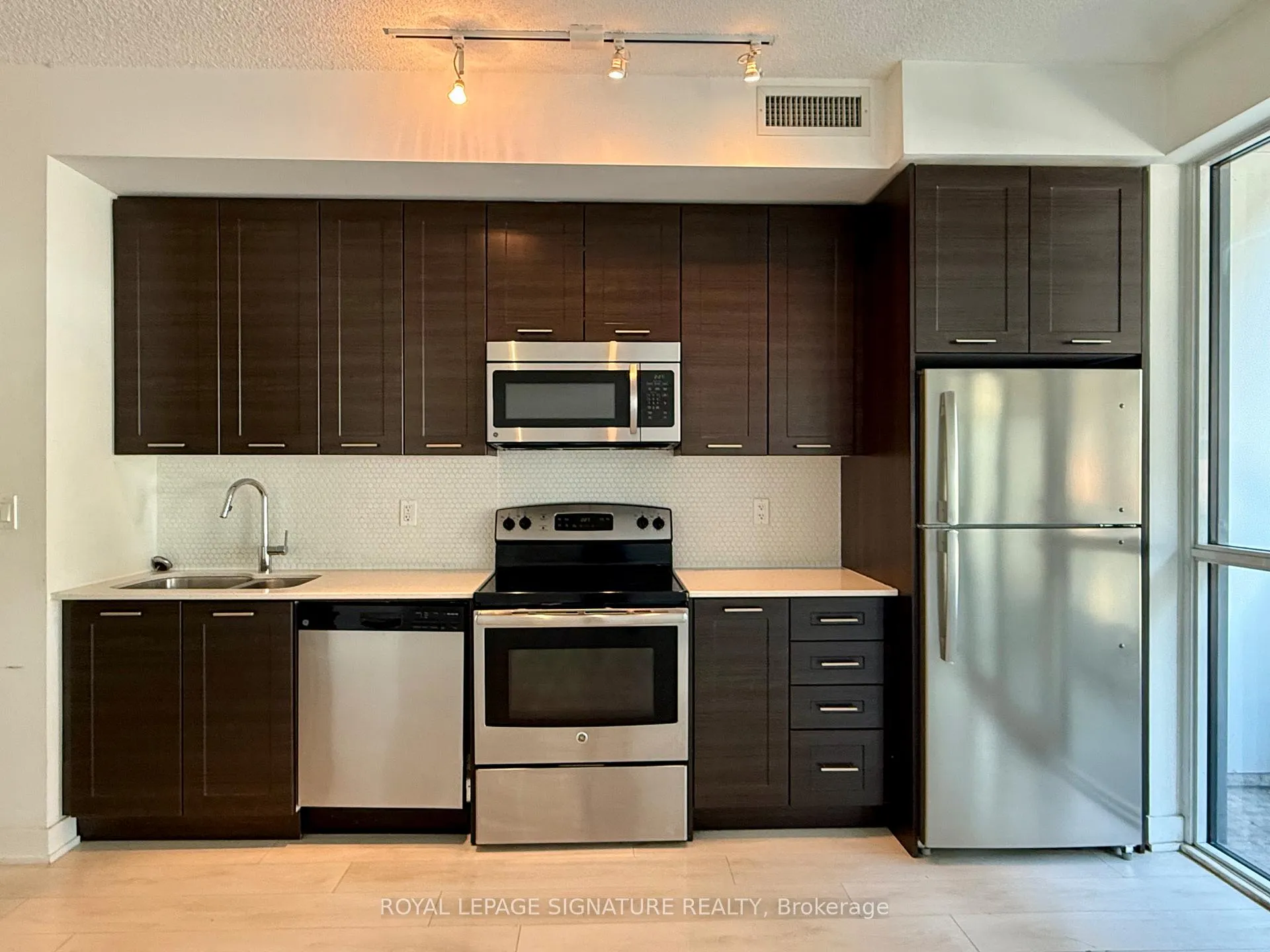 Photo 4 of Unit 305, 50 Bruyeres Mews, Toronto, Niagara — HOMEH