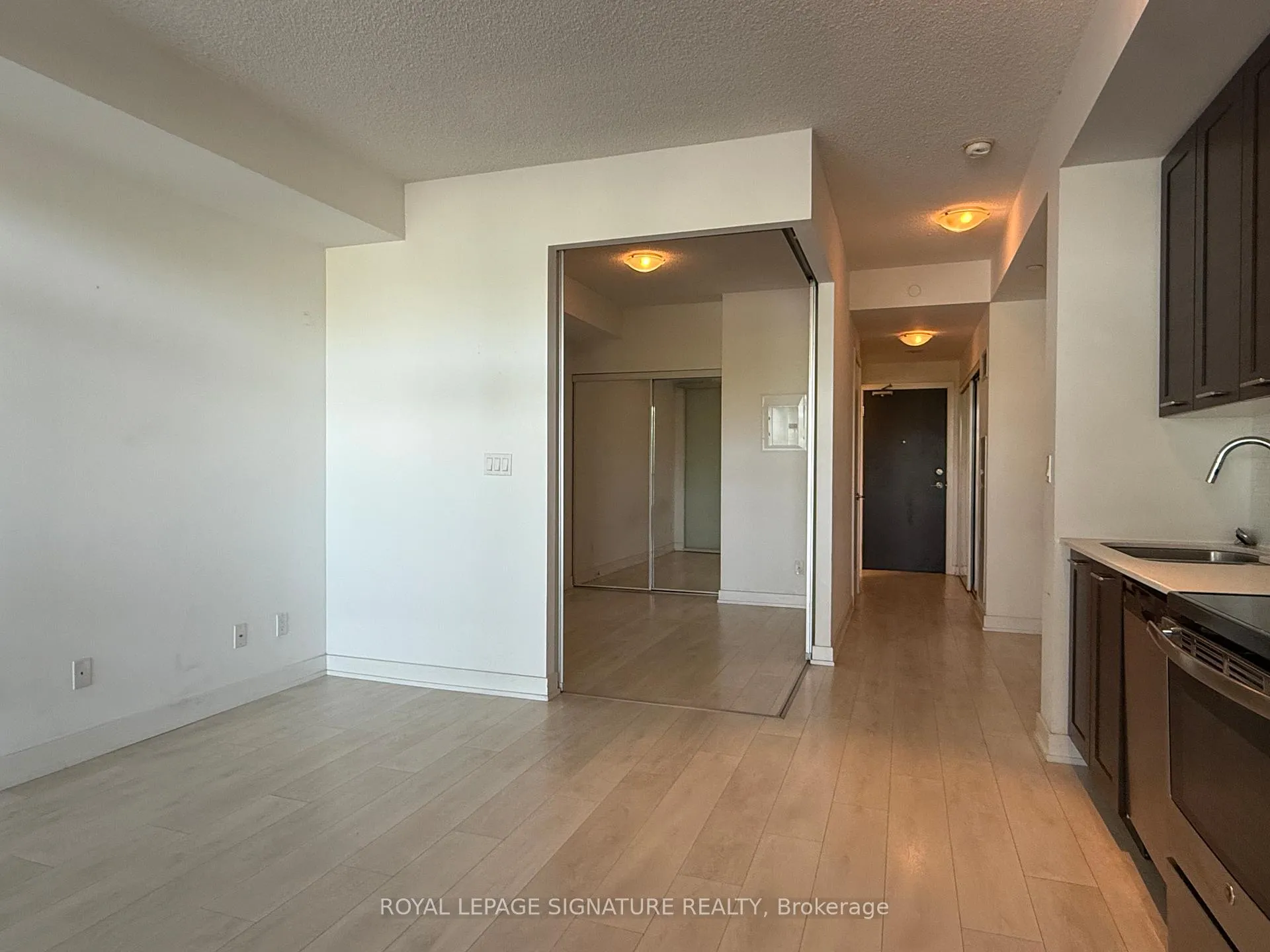 Photo 5 of Unit 305, 50 Bruyeres Mews, Toronto, Niagara — HOMEH