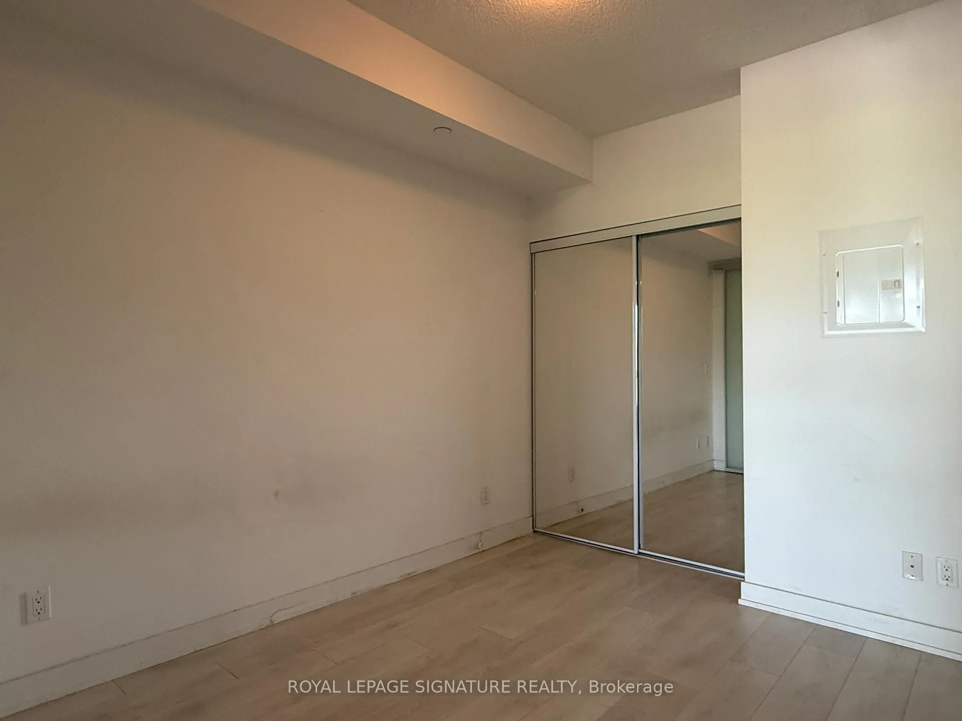 Photo 6 of Unit 305, 50 Bruyeres Mews, Toronto, Niagara — HOMEH