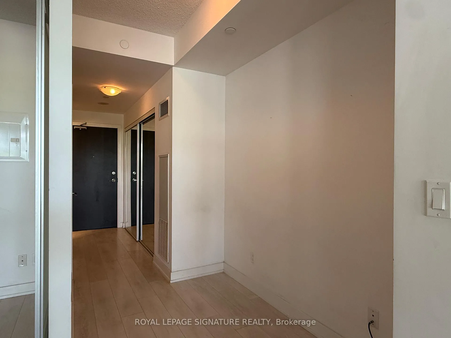 Photo 8 of Unit 305, 50 Bruyeres Mews, Toronto, Niagara — HOMEH