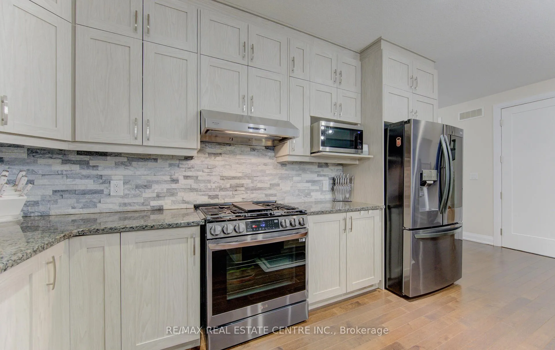 Photo 11 of 285 Sedgewood Street, Kitchener, Doon South — HOMEH