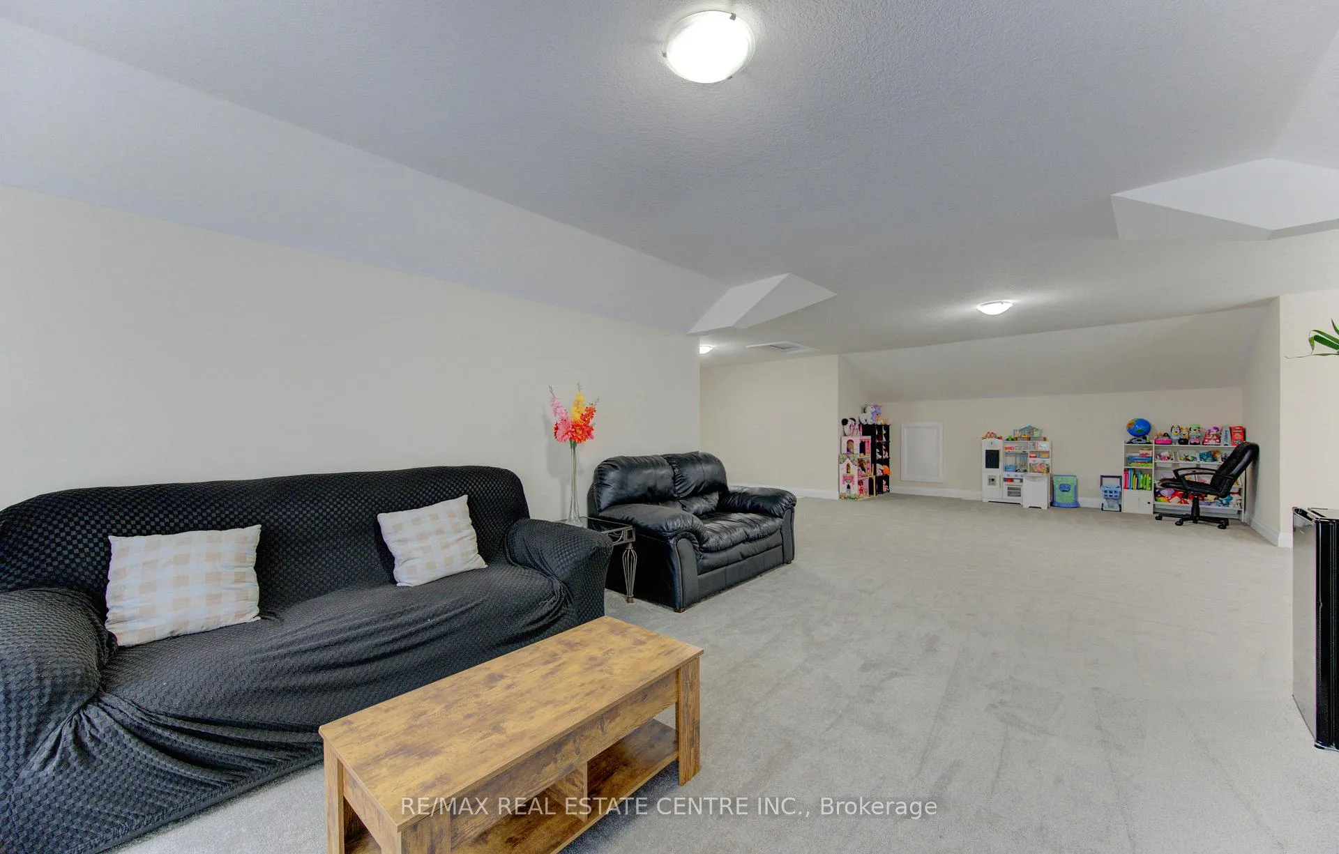 Photo 22 of 285 Sedgewood Street, Kitchener, Doon South — HOMEH
