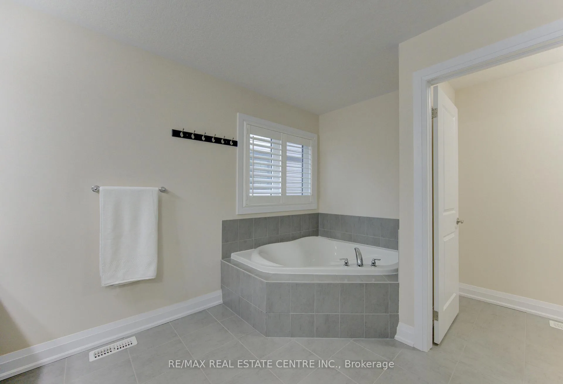 Photo 31 of 285 Sedgewood Street, Kitchener, Doon South — HOMEH