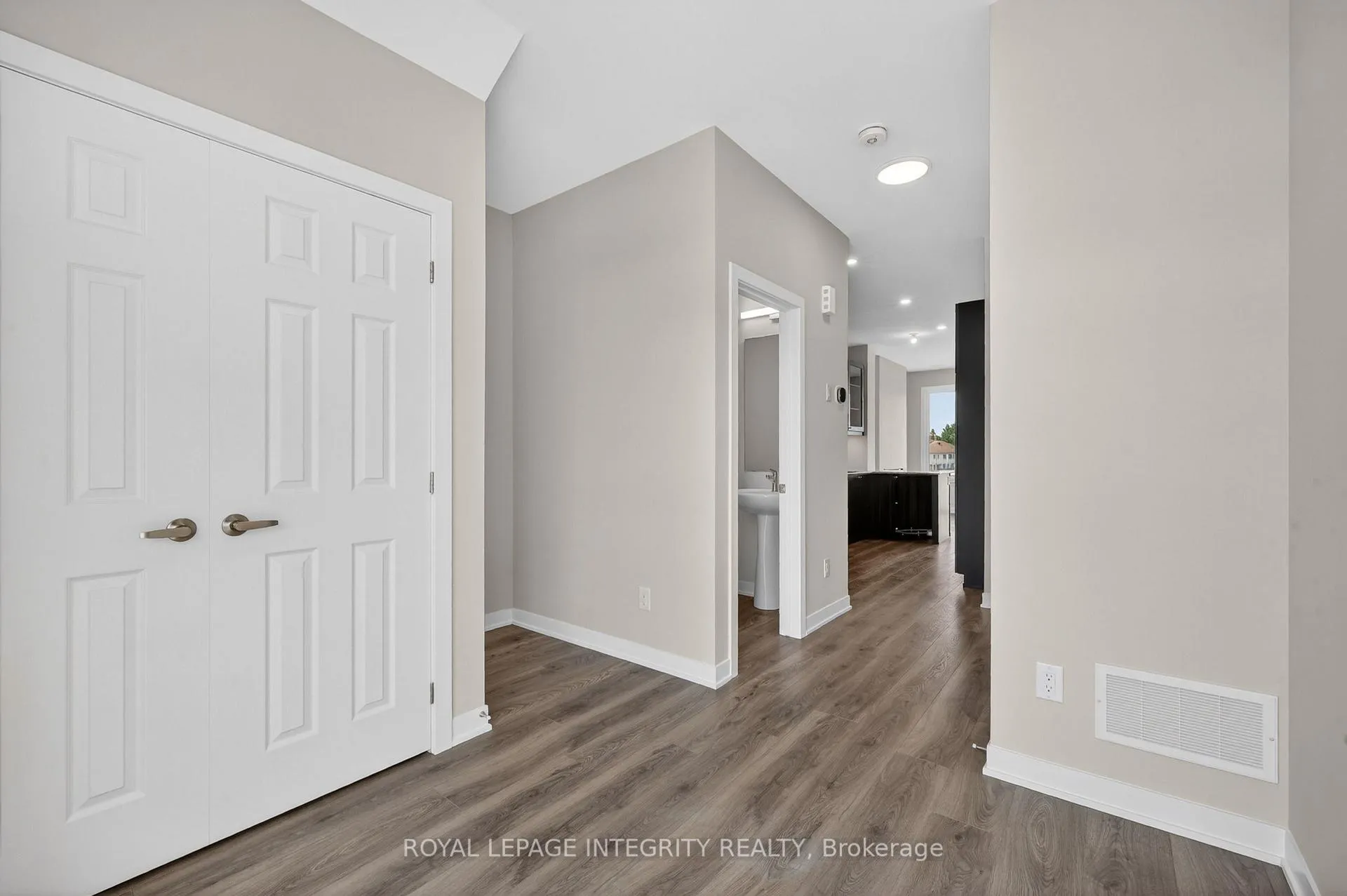Photo 15 of 247 La Marche Avenue, Ottawa, Chapel Hill South - Orleans Village — HOMEH