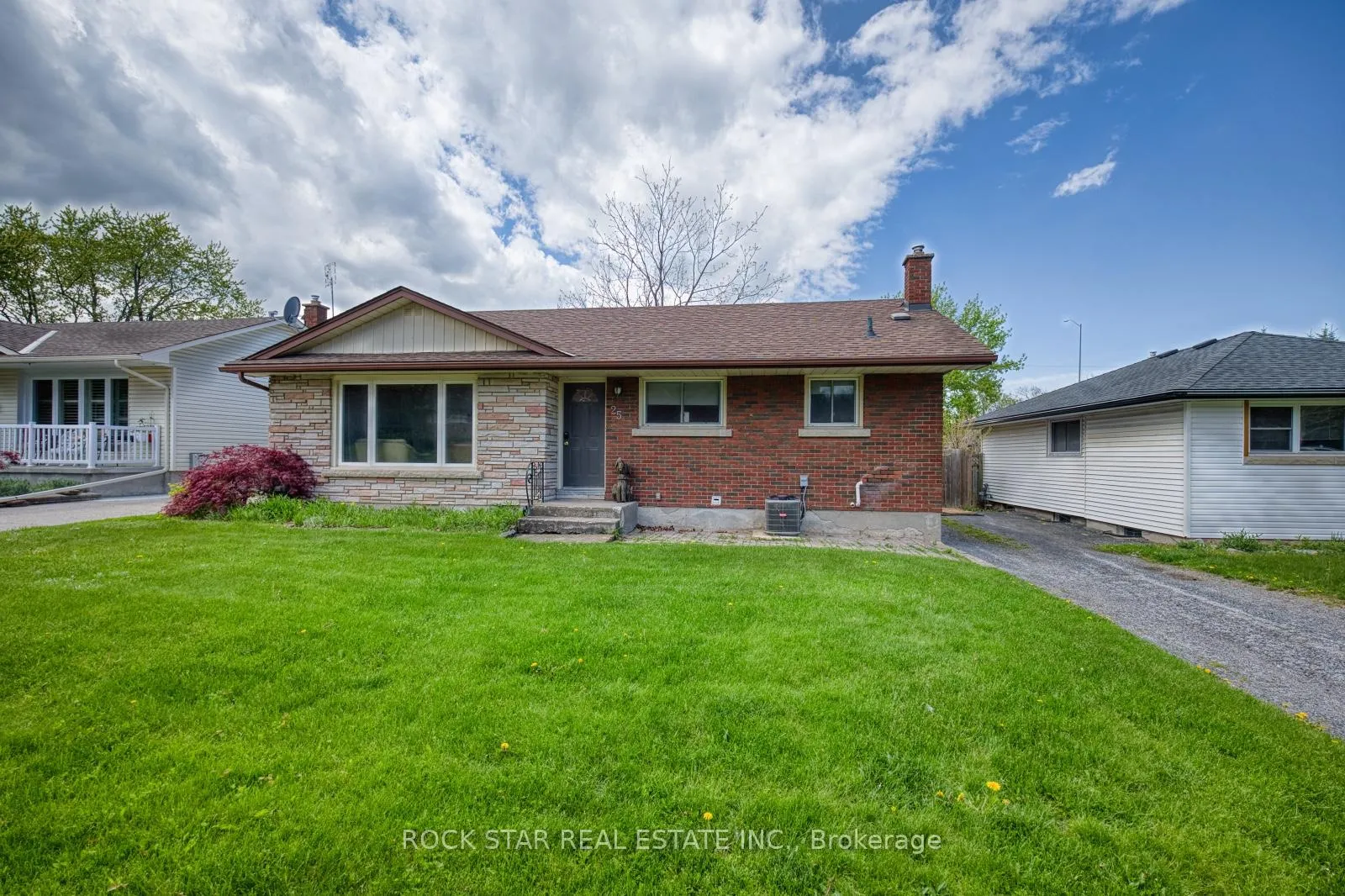 Photo 2 of 25 Warkdale Drive, St. Catharines, Burleigh Hill — HOMEH