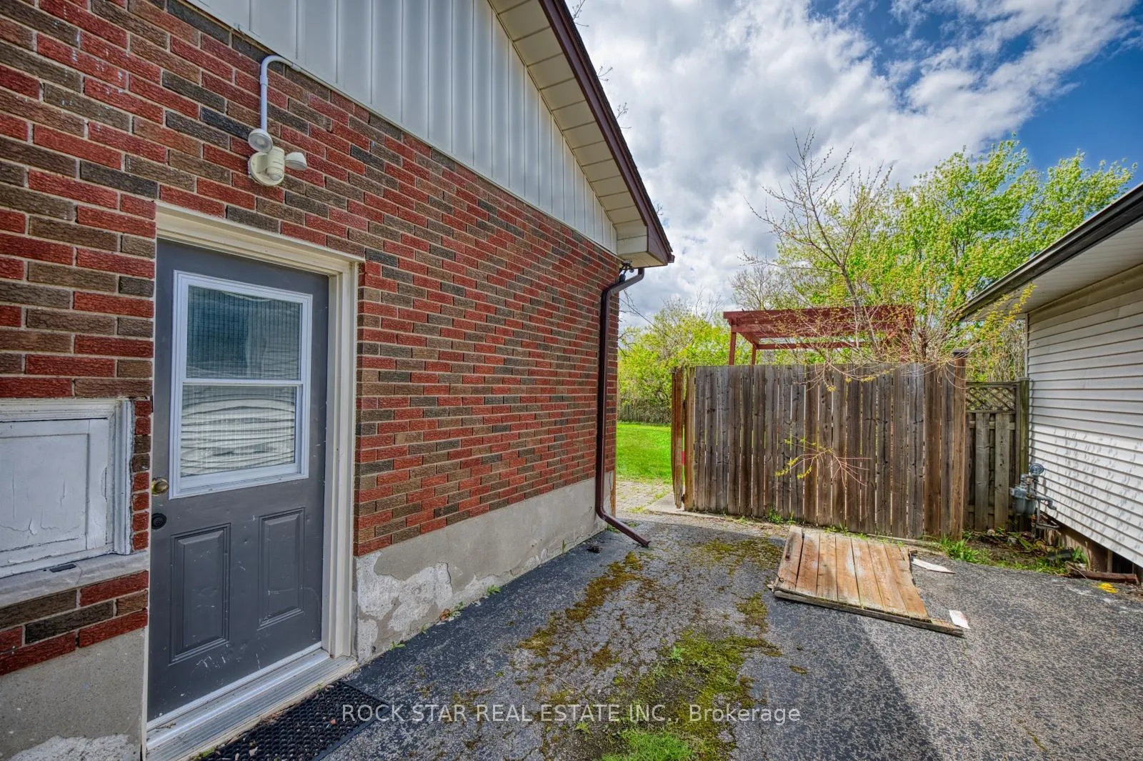 Photo 18 of 25 Warkdale Drive, St. Catharines, Burleigh Hill — HOMEH