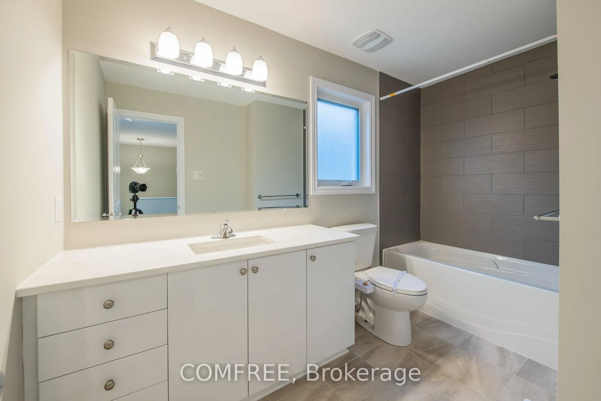 Photo 23 of 206 Kimpton Drive, Ottawa, Stittsville (North) — HOMEH