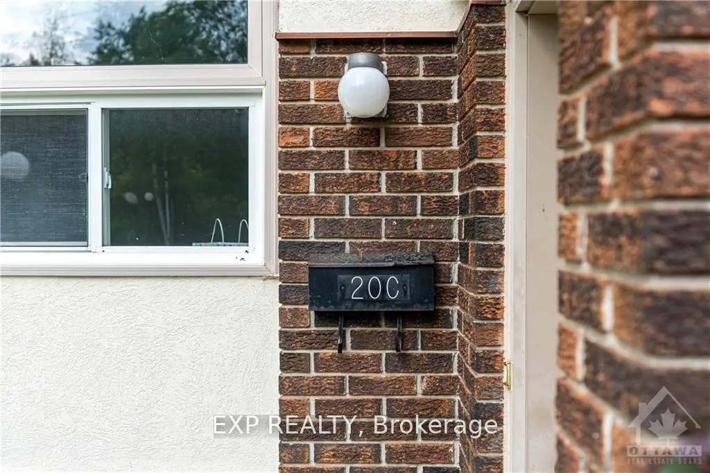 Photo 3 of Unit C, 20 Forester Crescent, Ottawa, Westcliffe Estates — HOMEH