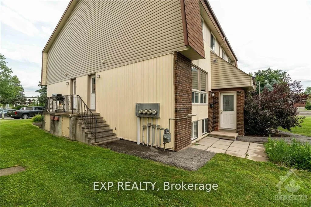 Photo 4 of Unit C, 20 Forester Crescent, Ottawa, Westcliffe Estates — HOMEH