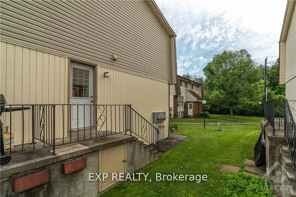Photo 5 of Unit C, 20 Forester Crescent, Ottawa, Westcliffe Estates — HOMEH
