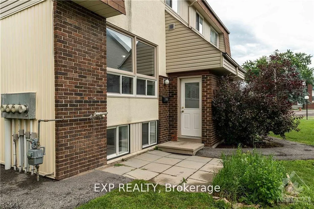Photo 6 of Unit C, 20 Forester Crescent, Ottawa, Westcliffe Estates — HOMEH