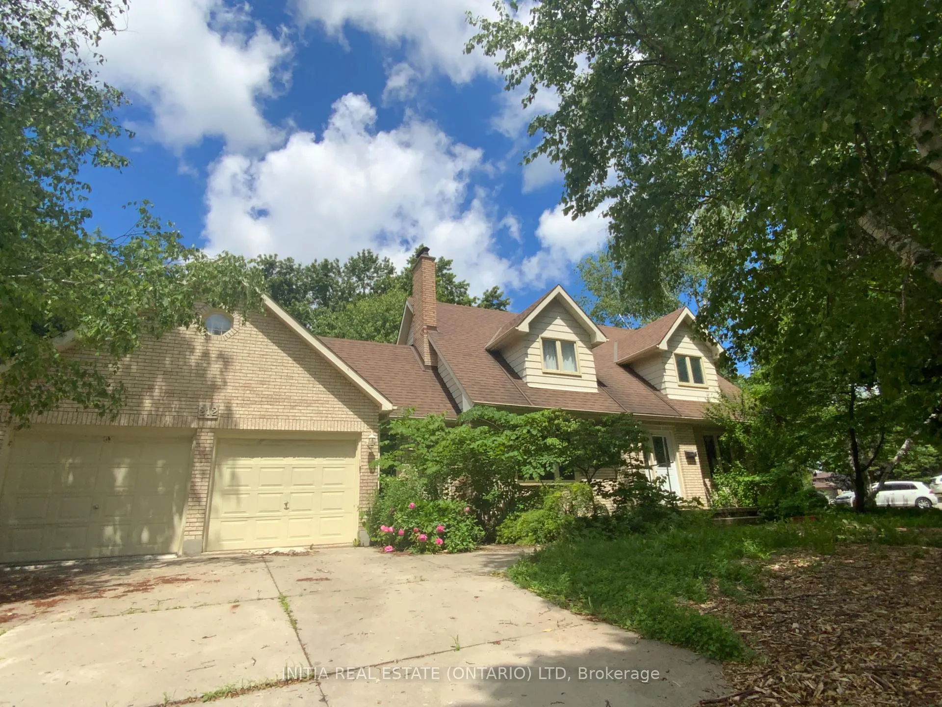 Front of 212 Chesham Place