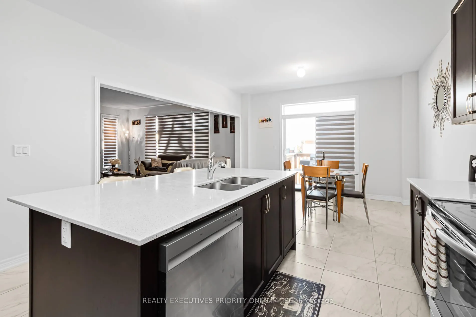 Photo 8 of 30 Sam Battaglia Crescent, Georgina, Sutton & Jackson's Point — HOMEH