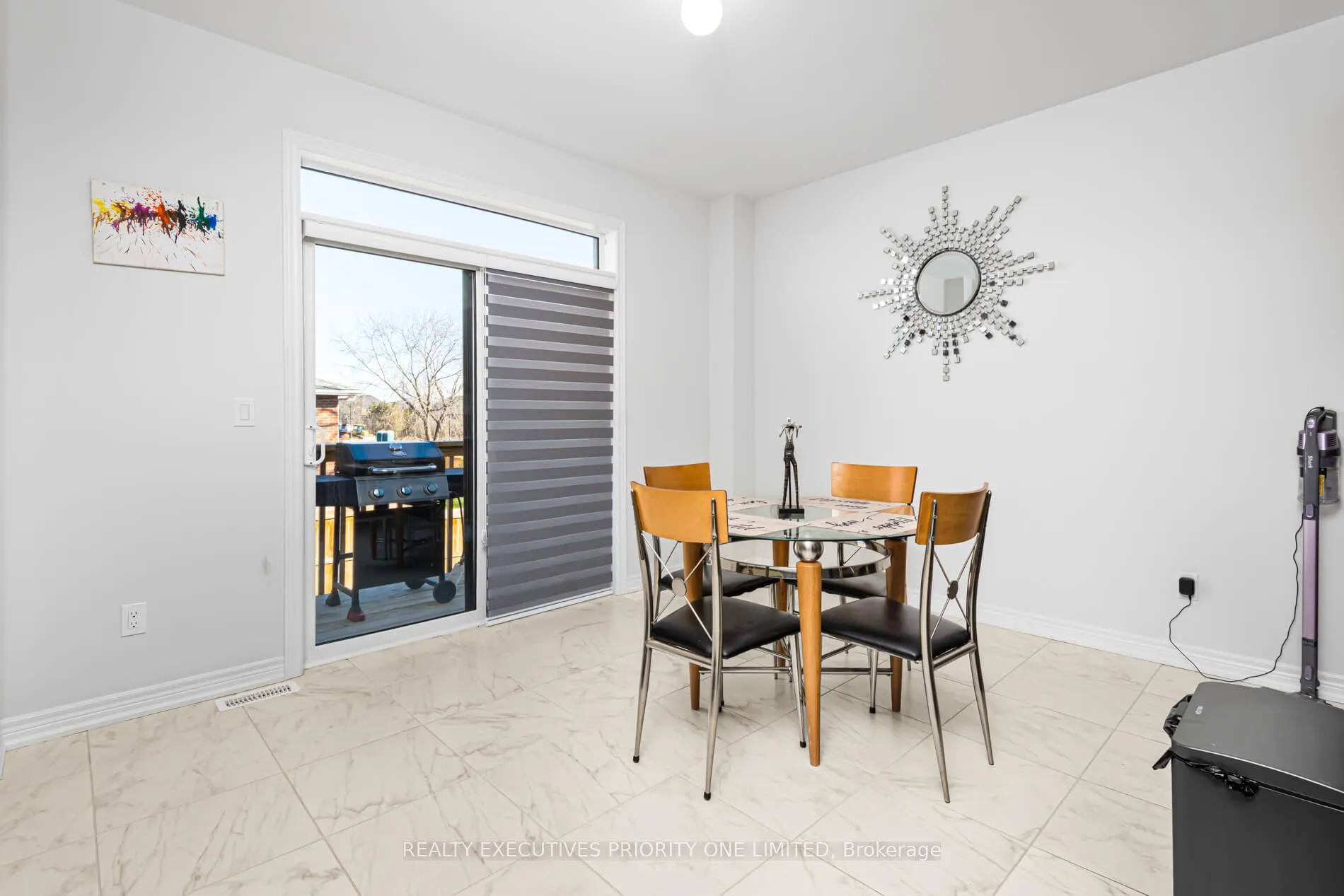 Photo 9 of 30 Sam Battaglia Crescent, Georgina, Sutton & Jackson's Point — HOMEH