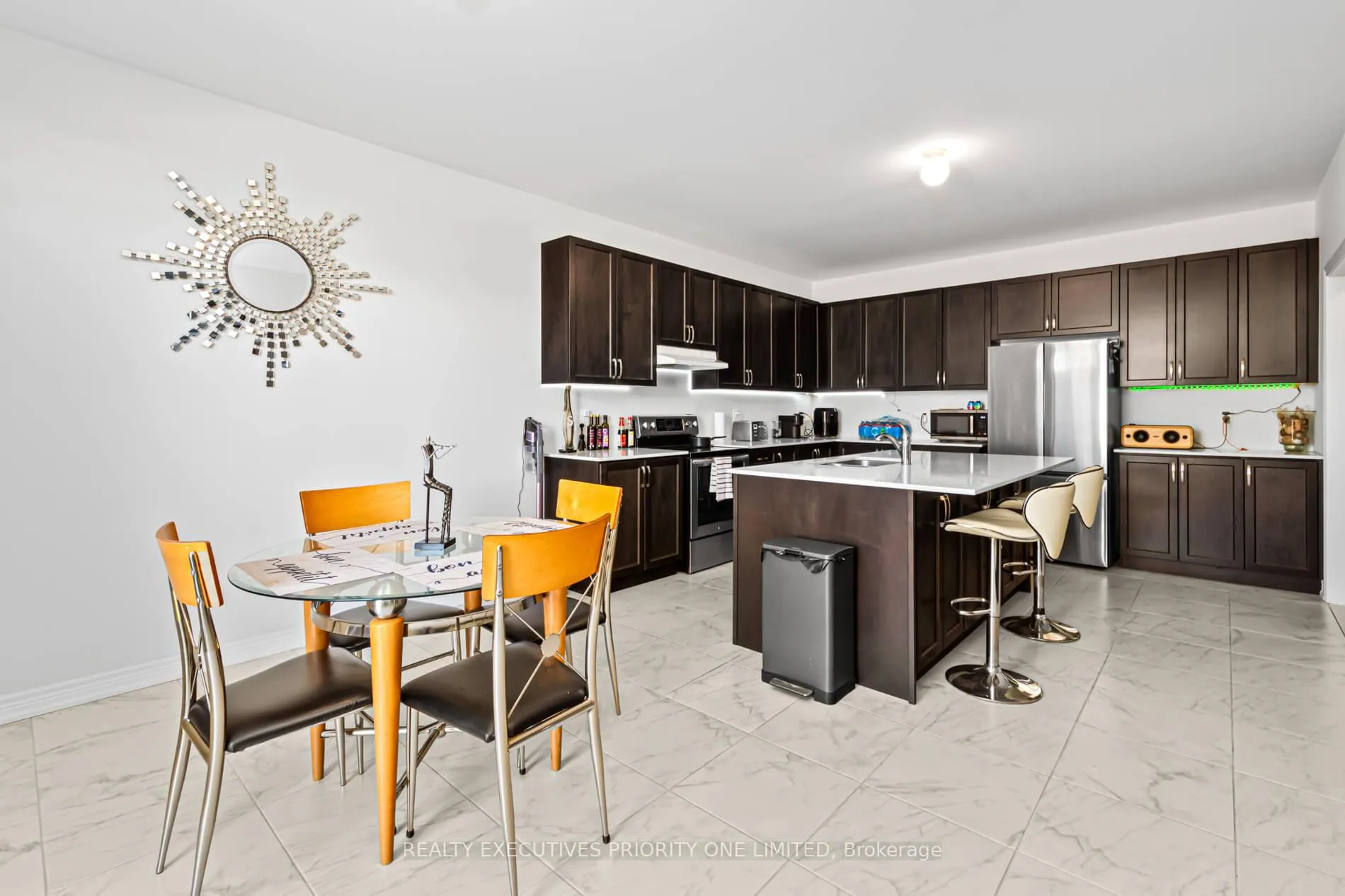 Photo 10 of 30 Sam Battaglia Crescent, Georgina, Sutton & Jackson's Point — HOMEH