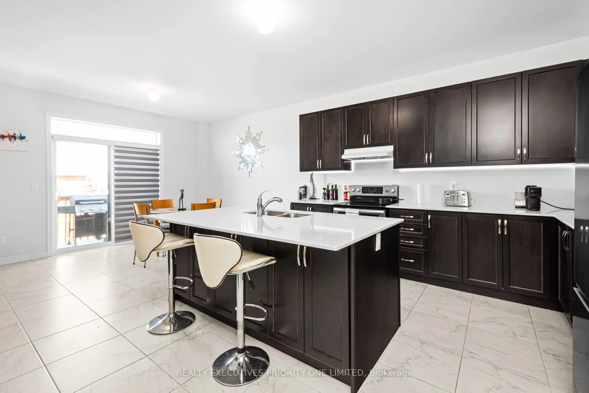 Photo 12 of 30 Sam Battaglia Crescent, Georgina, Sutton & Jackson's Point — HOMEH