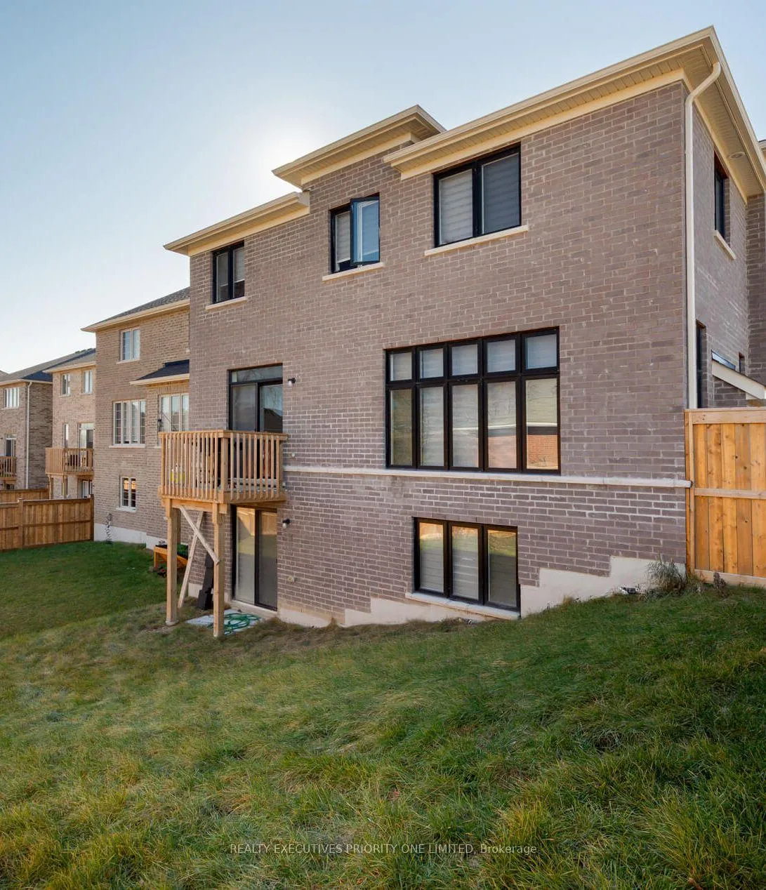 Photo 24 of 30 Sam Battaglia Crescent, Georgina, Sutton & Jackson's Point — HOMEH