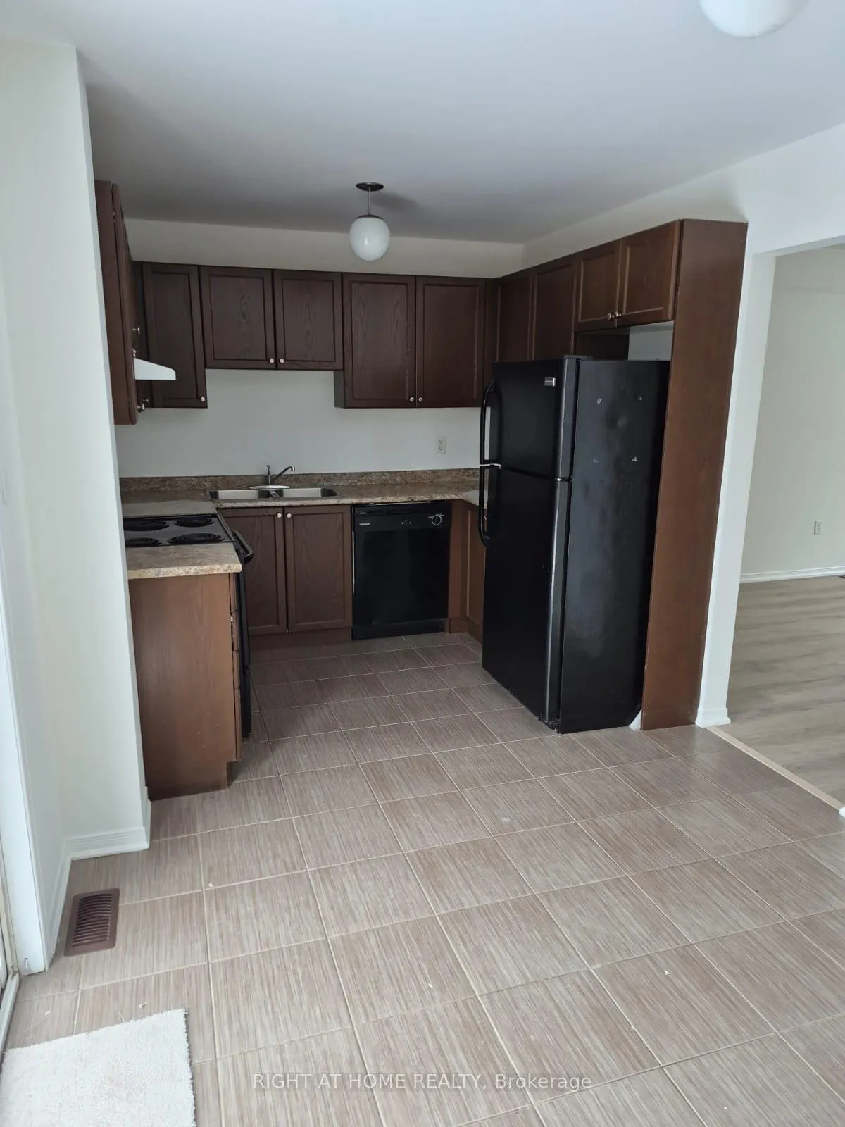 Photo 6 of 3 Peartree Court, Barrie, Allandale Heights — HOMEH