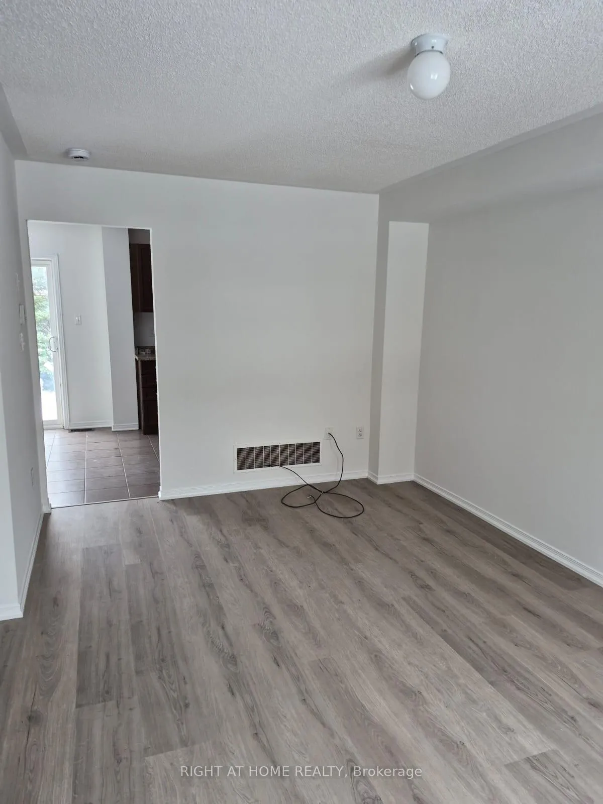 Photo 8 of 3 Peartree Court, Barrie, Allandale Heights — HOMEH