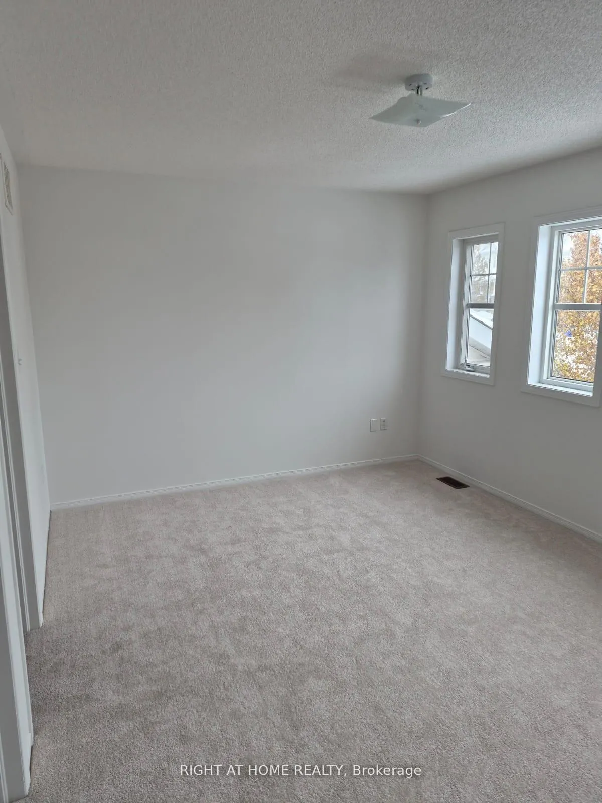 Photo 10 of 3 Peartree Court, Barrie, Allandale Heights — HOMEH